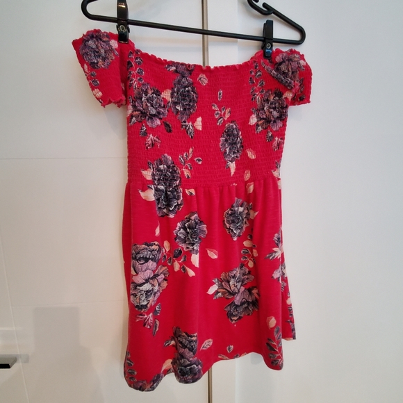 Fuscia Shirred Bodice Off the Shoulder Dress - Picture 2 of 7